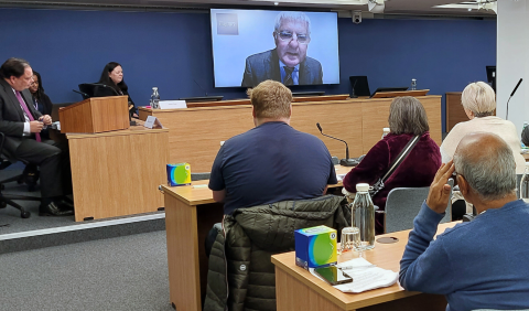 Sir Wyn addresses engagement session participants